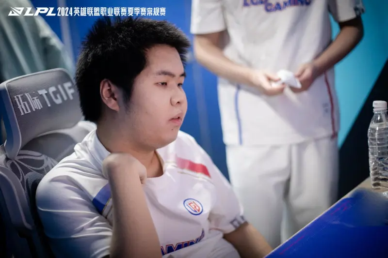 [LPL群访]haichao：晋级登峰组和赢下knight很开心，之后想交手Rookie