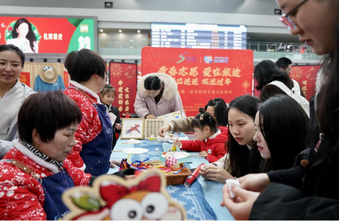 2025年春运正式开启！成都双流国际机场非遗文化添年味